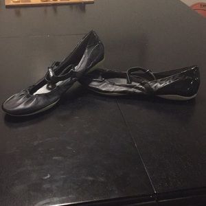 DKNY black flats